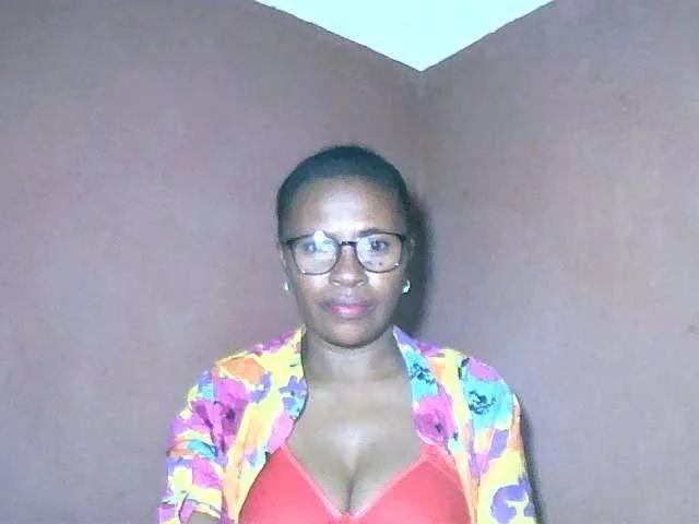 Nirinah2710 from BongaCams