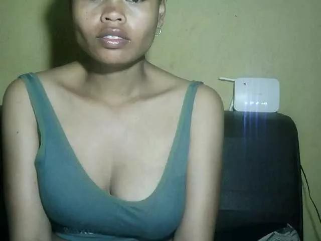 Pussy01lips from BongaCams