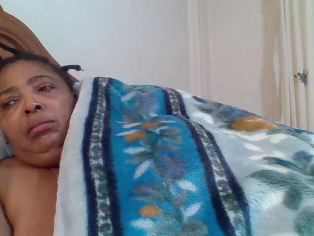 pussylips53 from BongaCams