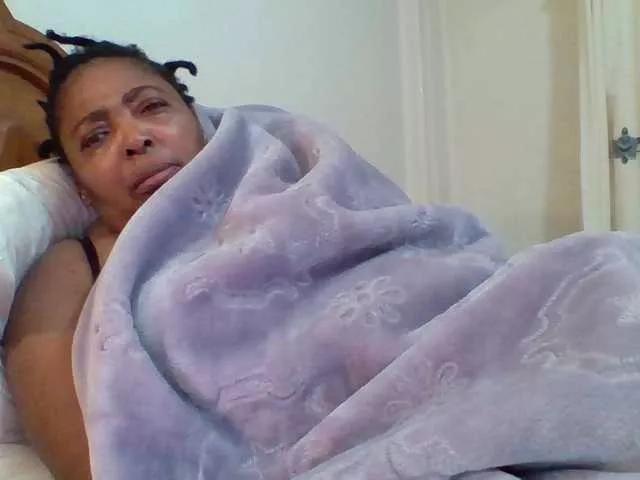 pussylips53 from BongaCams