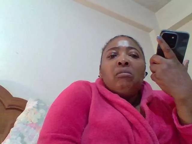 pussylips53 from BongaCams