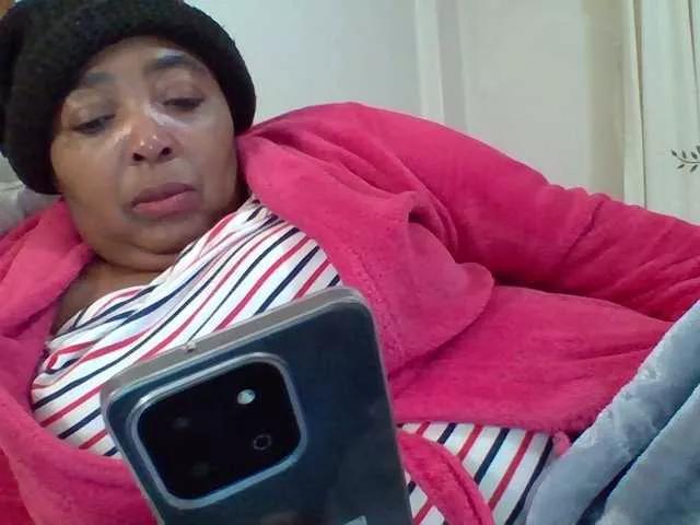 pussylips53 from BongaCams