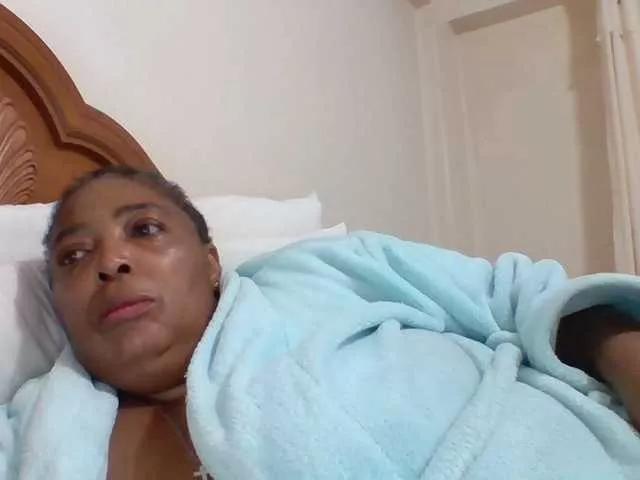 pussylips53 from BongaCams