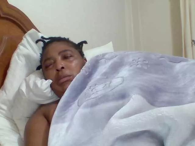 pussylips53 from BongaCams