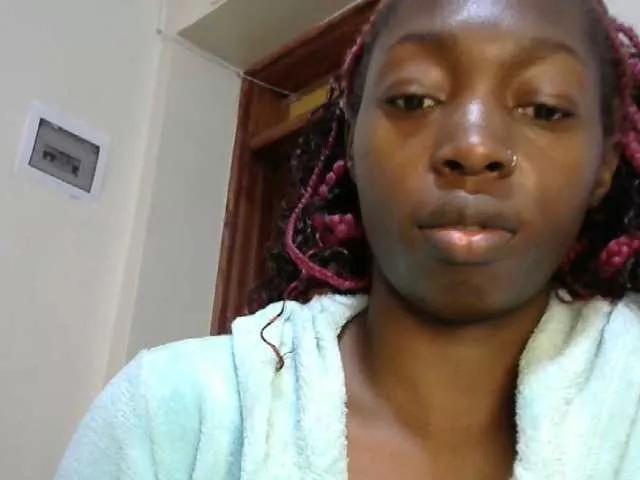 queen-innocent from BongaCams