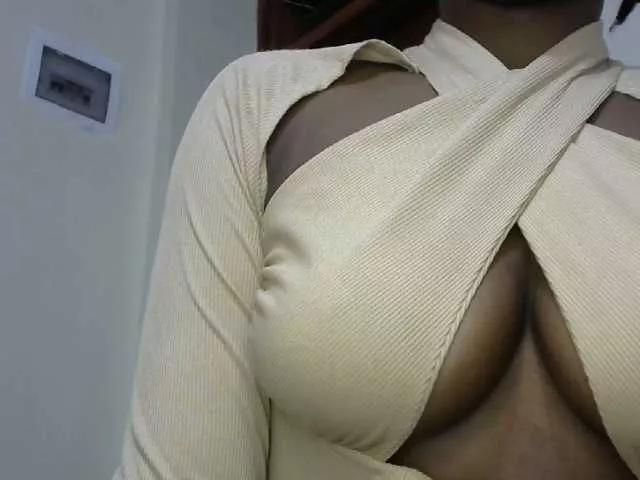 queen-innocent from BongaCams