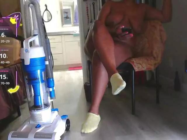 QueenAnitaDix from BongaCams