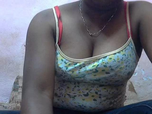 Queencamie from BongaCams