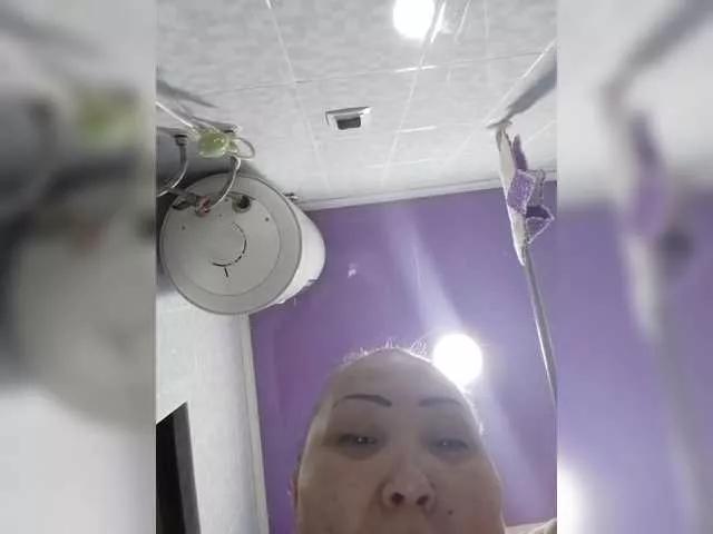 Qweentis from BongaCams