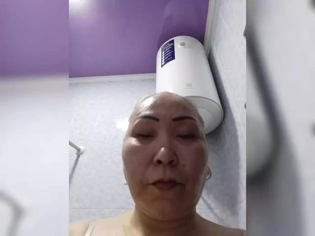 Qweentis from BongaCams