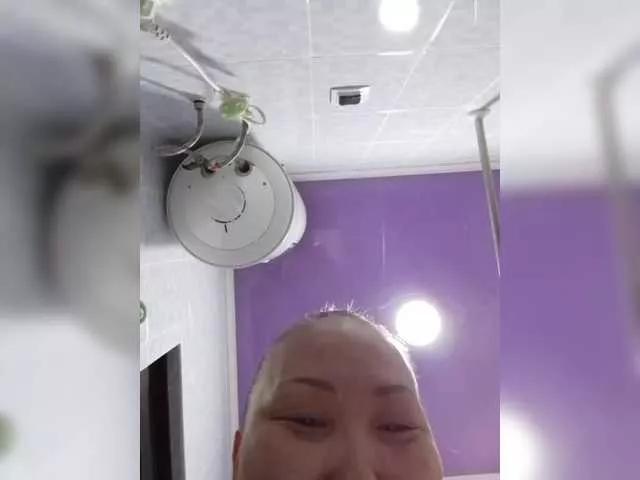 Qweentis from BongaCams