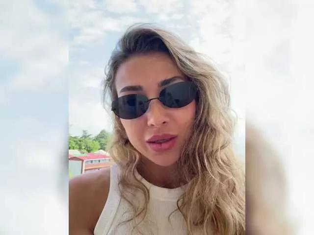 Rarini from BongaCams