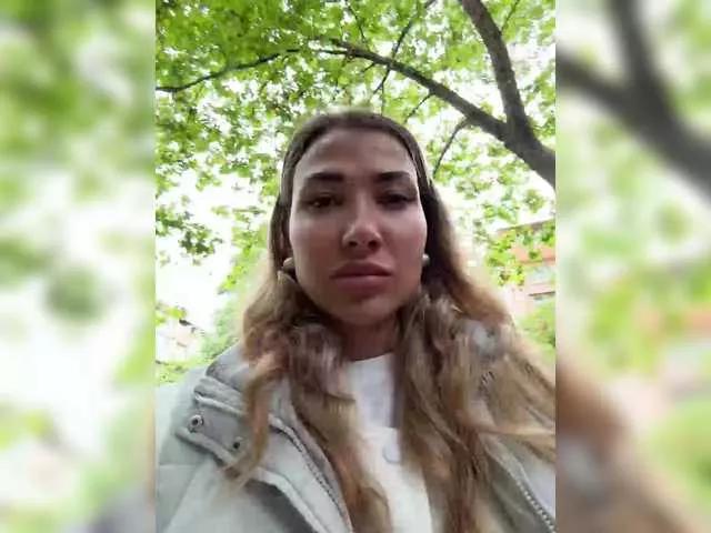 Rarini from BongaCams