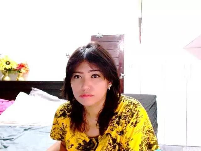 Rosselyn from BongaCams
