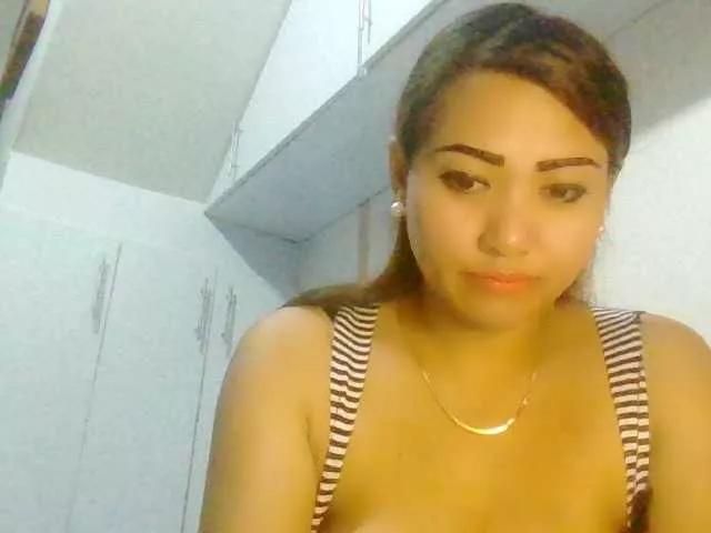 Rosselyn from BongaCams