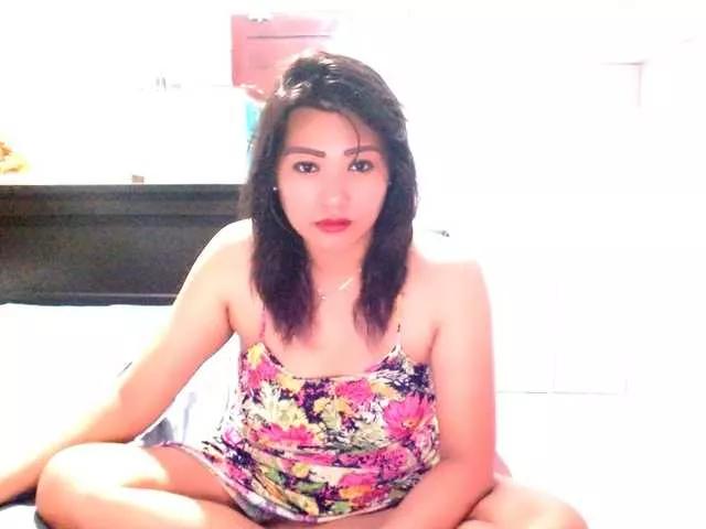 Rosselyn from BongaCams
