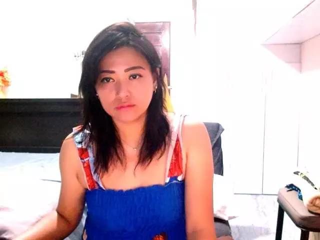 Rosselyn from BongaCams