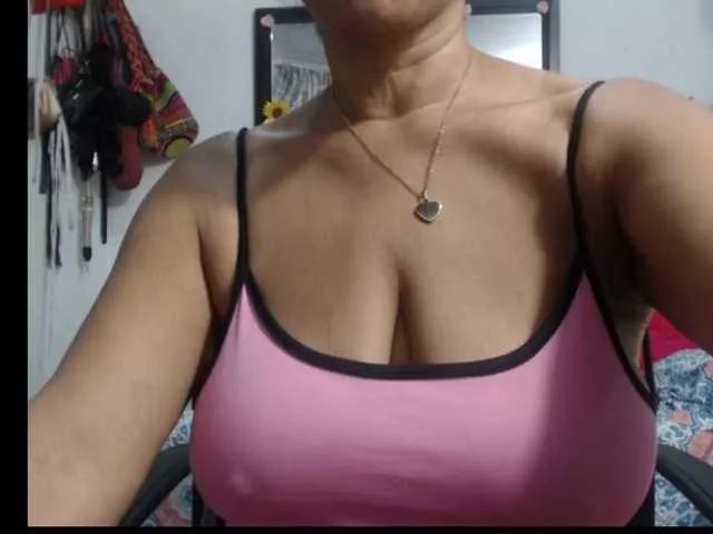 sarah-hot from BongaCams