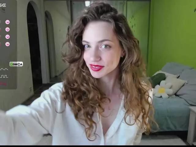 SarahSupershy from BongaCams