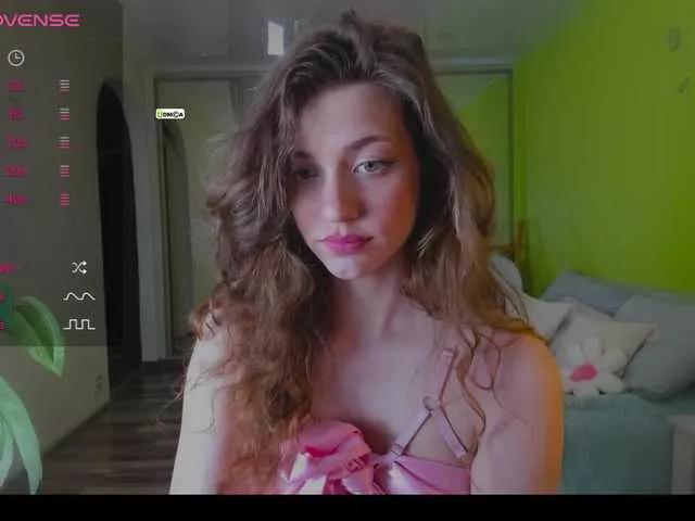 SarahSupershy from BongaCams
