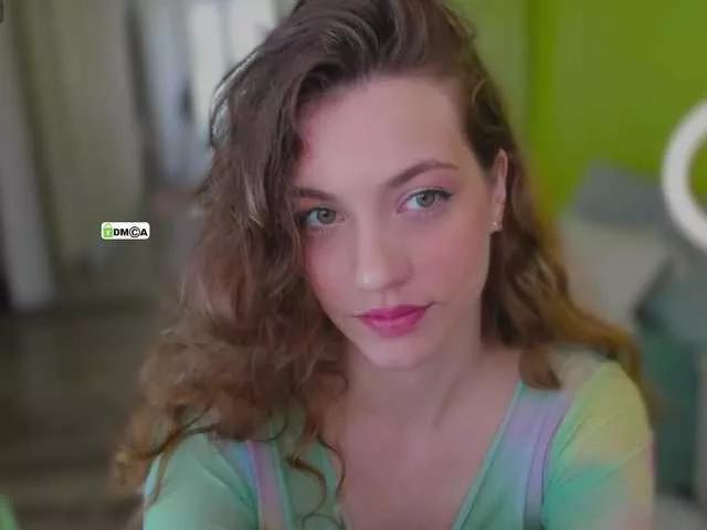 SarahSupershy from BongaCams