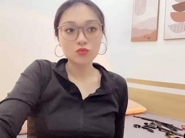 Selena295 from BongaCams