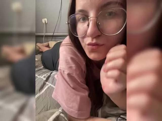sweet-kiss22 from BongaCams