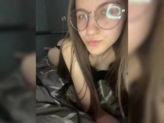 sweet-kiss22 from BongaCams