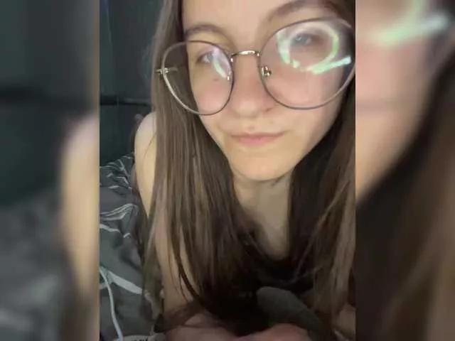sweet-kiss22 from BongaCams
