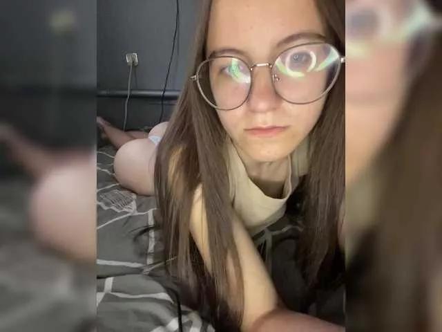 sweet-kiss22 from BongaCams