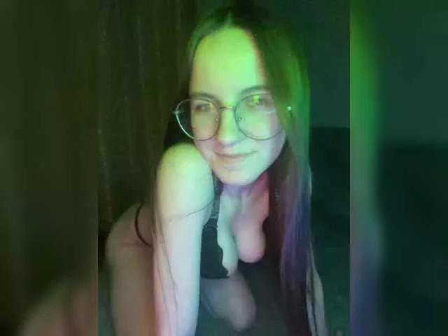 sweet-kiss22 from BongaCams