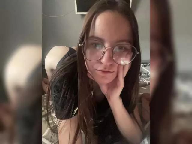 sweet-kiss22 from BongaCams