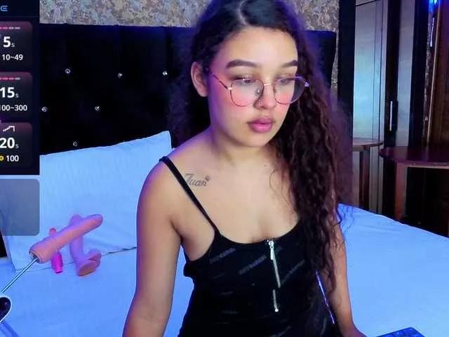 Sweet-rosse from BongaCams