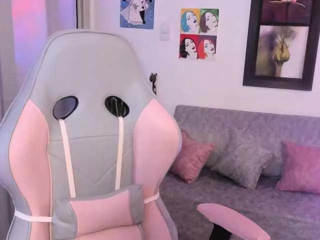 sweetavi from BongaCams