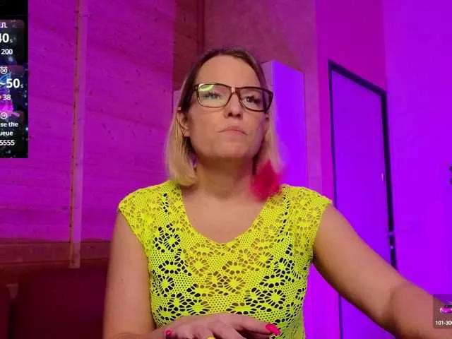 sweeteve050 from BongaCams