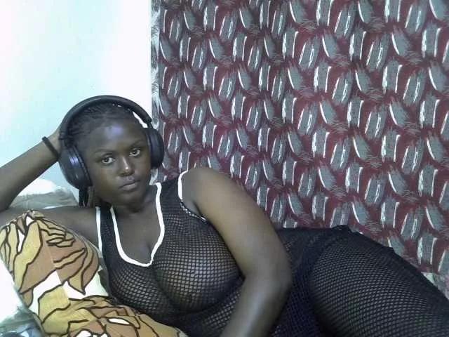 SweetHive from BongaCams