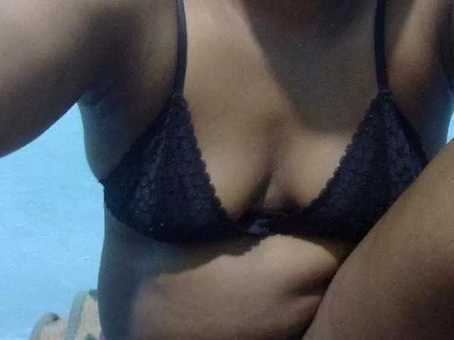 Sweetmella from BongaCams