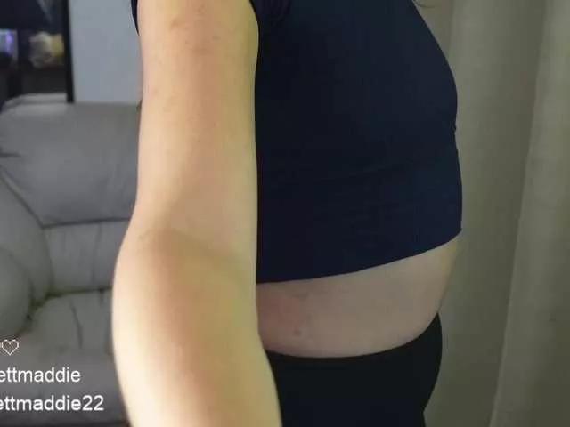 Sweettmaddie22 from BongaCams