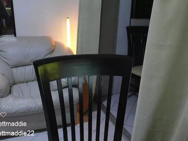 Sweettmaddie22 from BongaCams