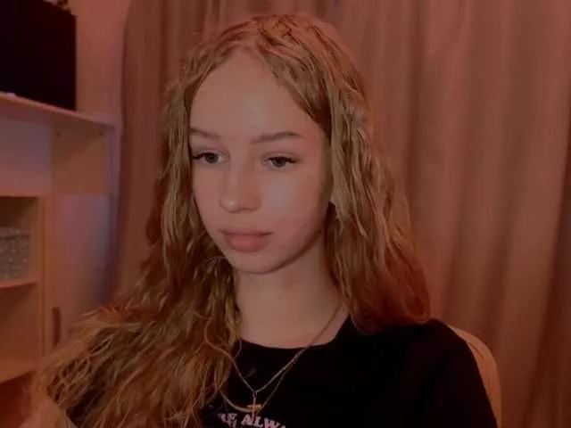 SweetyWhisper webcams show profile image 