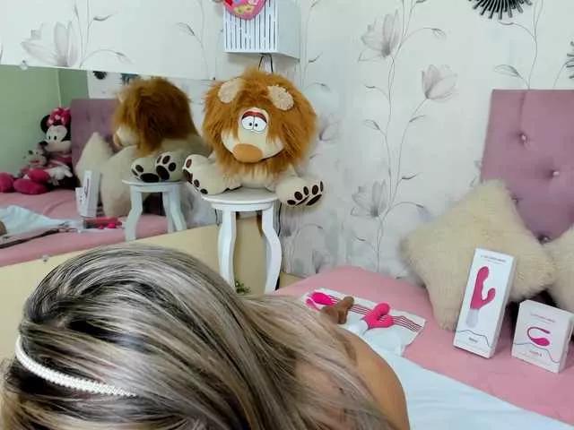 taste-bigass from BongaCams