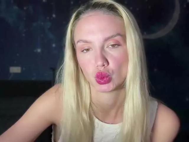 TrishaSurvis webcams show profile image 
