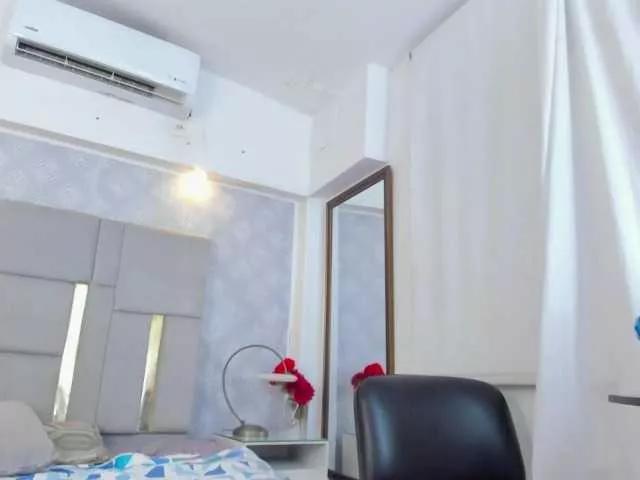 VenusPeeach webcams show profile image 