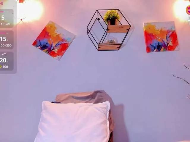 Violethorny05 on BongaCams