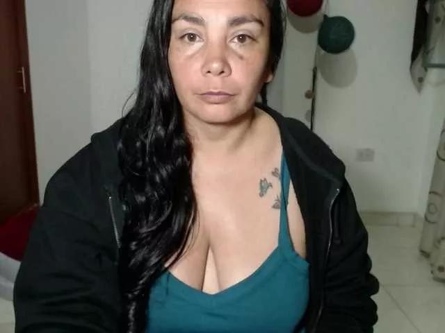 vivian-milf-paint from BongaCams