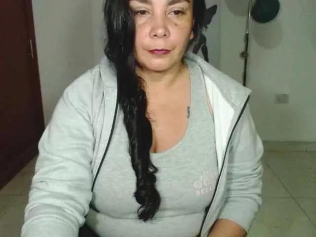 vivian-milf-paint from BongaCams
