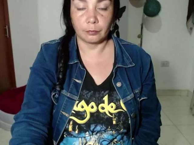 vivian-milf-paint from BongaCams