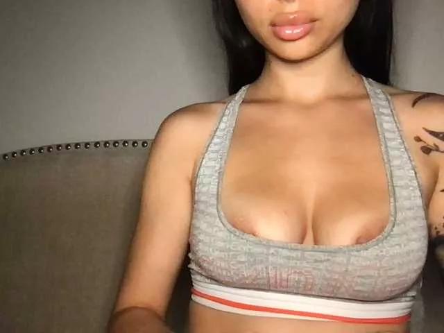 Xoxcat from BongaCams