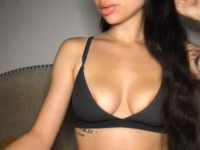 Xoxcat from BongaCams