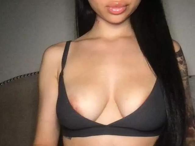 Xoxcat from BongaCams